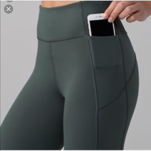 Lululemon final lap crop